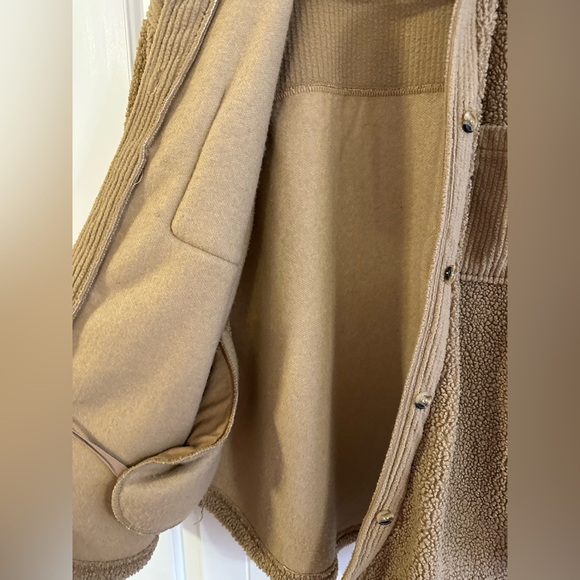 Thread & Supply High Pile Fleece Shacket Size Large - Picture 11 of 15